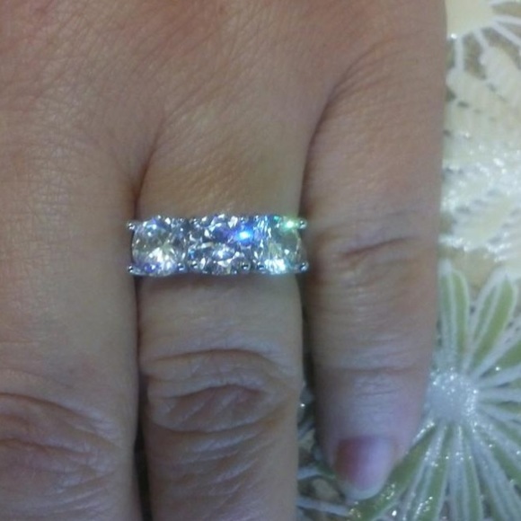 CZ Crystals Silver Ring Size New - Picture 4 of 7